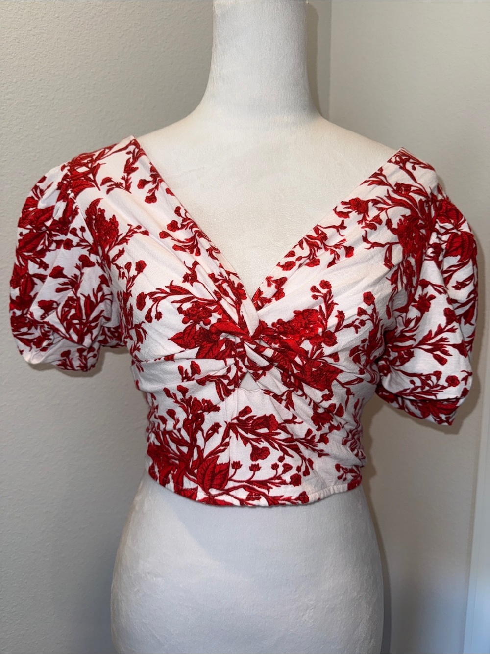 Red Floral V-Neck Puff Sleeve Crop Top